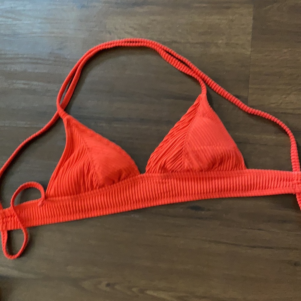 Red Bikini - Picture 3 of 3